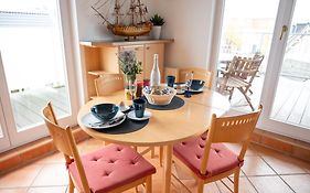 Villa Düne mit großer Sonnenterrasse, Kamin, Wlan und Tiefgarage für 2-4 Personen